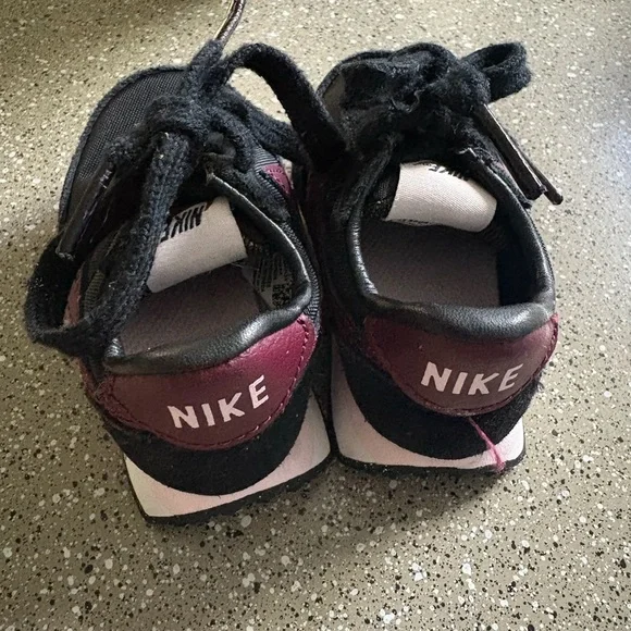 Nike Kids Black and Dark Red Sneakers - Picture 4 of 9